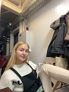 Snapshot of CandyVice chatting on 09/19/25, 05:57 CandyVice online show from 09/19/25, 05:57