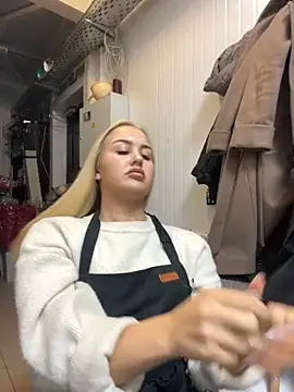 Snapshot of CandyVice chatting on 09/24/25, 04:54 CandyVice online show from 09/24/25, 04:54