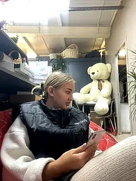 Snapshot of CandyVice chatting on 09/25/25, 05:38 CandyVice online show from 09/25/25, 05:38