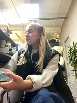 Snapshot of CandyVice chatting on 10/10/25, 05:12 CandyVice online show from 10/10/25, 05:12