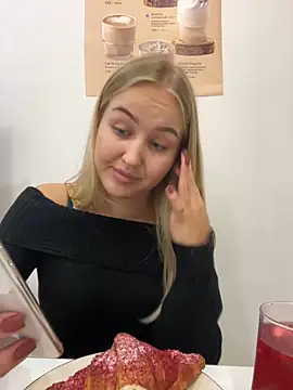 Snapshot of CandyVice chatting on 10/30/25, 05:24 CandyVice online show from 10/30/25, 05:24