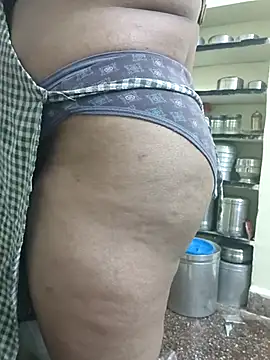 dhanshri143 online show from 10/28/25, 04:49