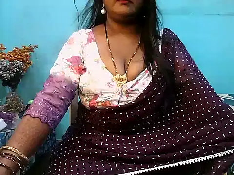 Snapshot of PREETI_BABY chatting on 10/13/25, 04:34 PREETI BABY online show from 10/13/25, 04:34