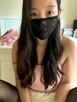 Snapshot of xinmeng-000 chatting on 09/10/25, 07:19 xinmeng-000 online show from 09/10/25, 07:19