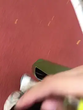 Snapshot of xinmeng-000 chatting on 10/04/25, 06:44 xinmeng-000 online show from 10/04/25, 06:44