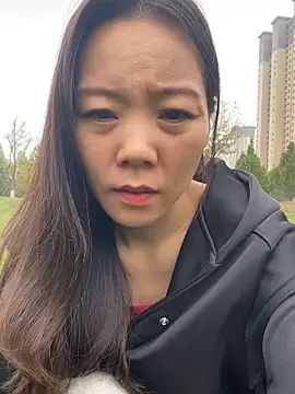 Snapshot of xinmeng-000 chatting on 10/16/25, 04:13 xinmeng-000 online show from 10/16/25, 04:13