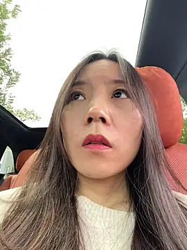 Snapshot of xinmeng-000 chatting on 10/18/25, 04:37 xinmeng-000 online show from 10/18/25, 04:37