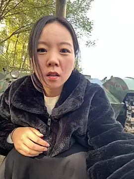 Snapshot of xinmeng-000 chatting on 11/11/25, 06:35 xinmeng-000 online show from 11/11/25, 06:35