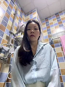 Snapshot of xinmeng-000 chatting on 12/23/25, 06:44 xinmeng-000 online show from 12/23/25, 06:44