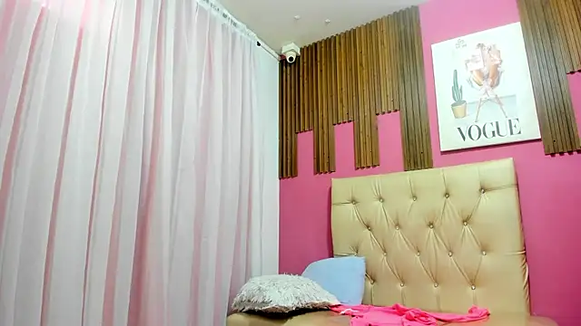 Lucia Spear online show from 11/26/25, 01:23