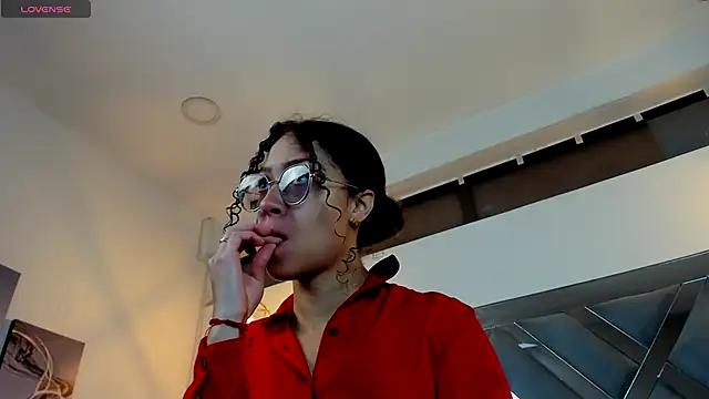 Snapshot of Hanna_Cornee_ chatting on 09/17/25, 01:46 Hanna Cornee online show from 09/17/25, 01:46