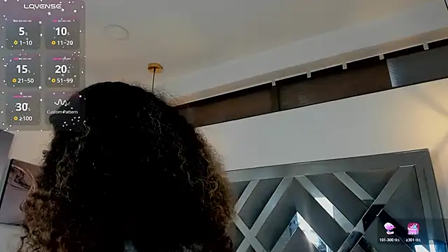 Hanna Cornee  online show from 11/18/25, 05:28