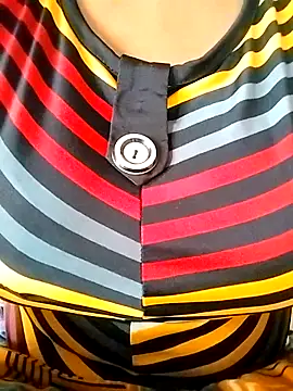 Snapshot of Ponds_beauty chatting on 09/12/25, 02:33 Ponds beauty online show from 09/12/25, 02:33