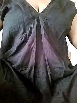 Snapshot of Ponds_beauty chatting on 09/23/25, 03:53 Ponds beauty online show from 09/23/25, 03:53