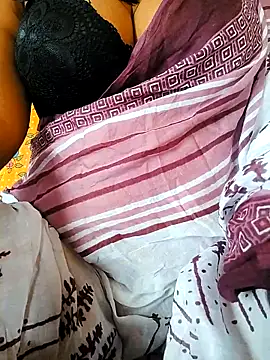 Snapshot of Ponds_beauty chatting on 09/24/25, 04:05 Ponds beauty online show from 09/24/25, 04:05