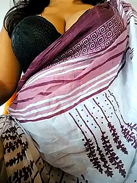 Snapshot of Ponds_beauty chatting on 09/25/25, 05:00 Ponds beauty online show from 09/25/25, 05:00