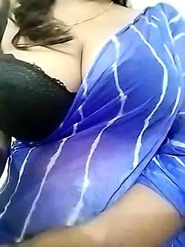 Snapshot of Ponds_beauty chatting on 10/04/25, 03:21 Ponds beauty online show from 10/04/25, 03:21