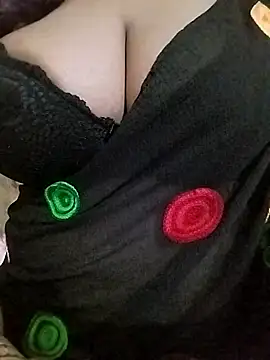 Snapshot of Ponds_beauty chatting on 10/12/25, 09:14 Ponds beauty online show from 10/12/25, 09:14