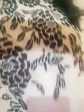 Snapshot of Ponds_beauty chatting on 10/16/25, 03:57 Ponds beauty online show from 10/16/25, 03:57