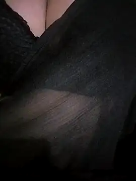 Snapshot of Ponds_beauty chatting on 10/21/25, 01:12 Ponds beauty online show from 10/21/25, 01:12