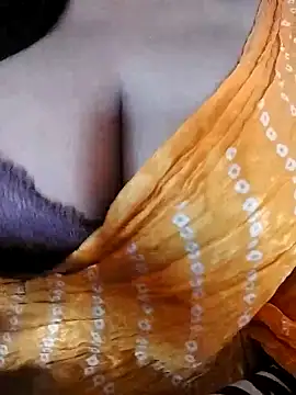 Snapshot of Ponds_beauty chatting on 10/23/25, 04:12 Ponds beauty online show from 10/23/25, 04:12