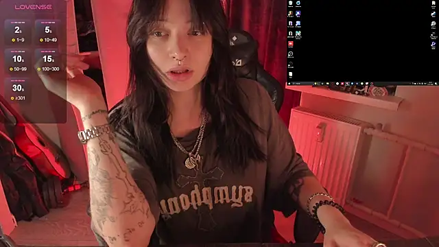 Snapshot of Melante chatting on 07/24/26, 08:07 Melante online show from 07/24/26, 08:07