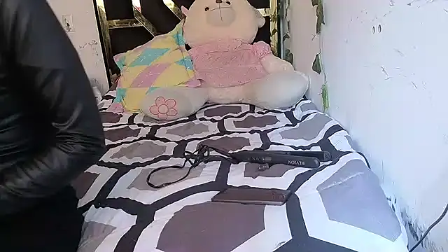 lucywhite13 online show from 03/20/26, 07:08