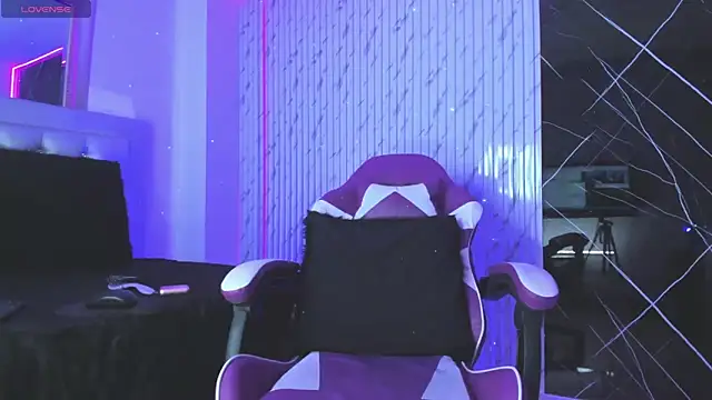 Snapshot of chloe_jacksonn chatting on 10/22/25, 11:59 chloe jacksonn online show from 10/22/25, 11:59