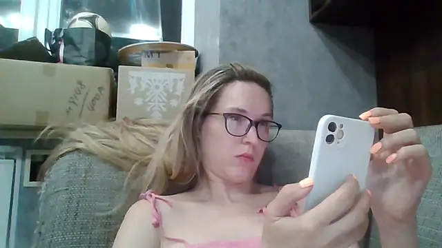 Snapshot of Jugira chatting on 07/10/26, 10:45 Jugira online show from 07/10/26, 10:45