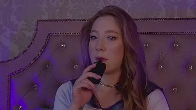 Snapshot of MiaEuphoria_ chatting on 11/17/25, 03:56 MiaEuphoria online show from 11/17/25, 03:56