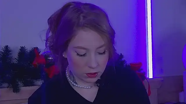 Snapshot of MiaEuphoria_ chatting on 12/17/25, 03:34 MiaEuphoria online show from 12/17/25, 03:34