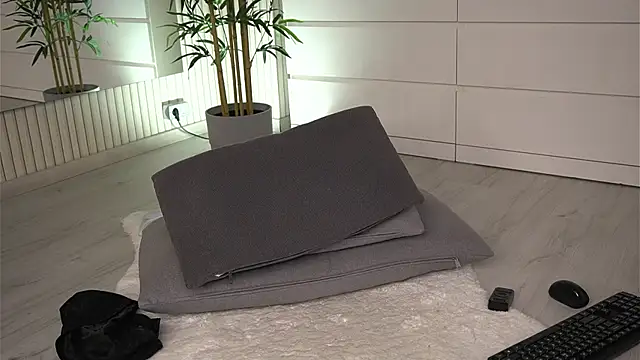 EmmaBlanco online show from 04/11/26, 07:45