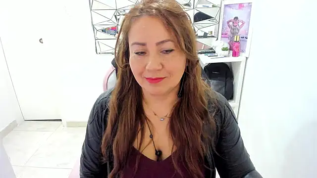 Snapshot of camixxx_m chatting on 04/24/26, 11:34 camixxx m online show from 04/24/26, 11:34