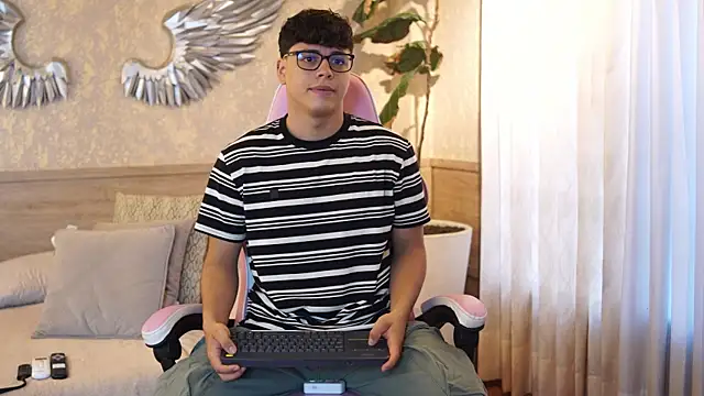 Ethan occonor online show from 12/03/25, 12:25