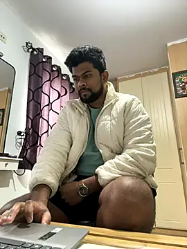 Snapshot of CrazyShashank chatting on 11/30/25, 12:42 CrazyShashank online show from 11/30/25, 12:42