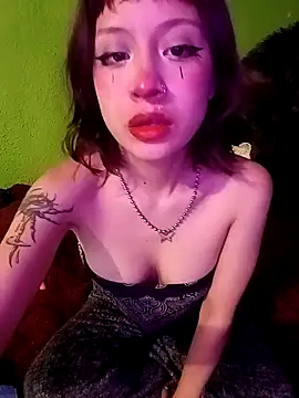 Snapshot of Asuka_mami chatting on 10/22/25, 06:02 Asuka mami online show from 10/22/25, 06:02