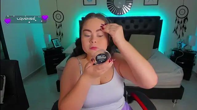 LolaVillalobos online show from 09/16/25, 11:00