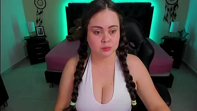 LolaVillalobos online show from 10/12/25, 01:32