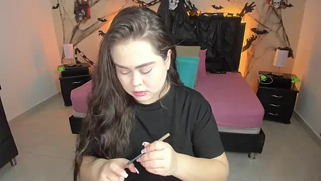 LolaVillalobos online show from 10/15/25, 12:05