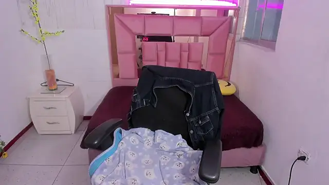 anna moon11 online show from 04/01/26, 08:06