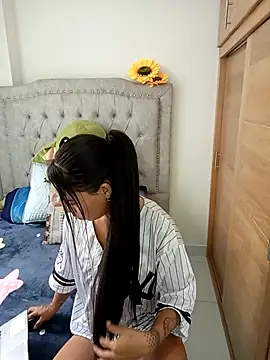 Snapshot of Babyboo_honey chatting on 11/17/25, 12:44 Babyboo honey online show from 11/17/25, 12:44