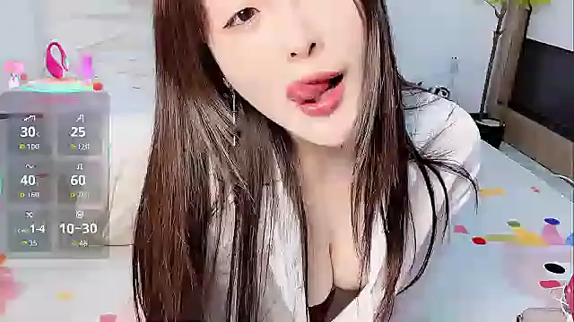 Snapshot of caomei2580 chatting on 12/04/25, 02:48 caomei2580 online show from 12/04/25, 02:48