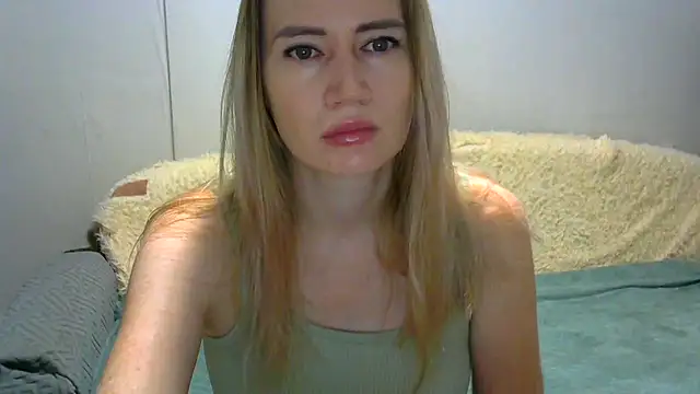 Snapshot of JessFoxxx chatting on 10/01/25, 03:56 JessFoxxx online show from 10/01/25, 03:56