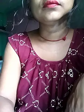 Snapshot of Desi_couple305 chatting on 09/15/25, 01:16 Desi couple305 online show from 09/15/25, 01:16