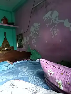 Snapshot of Desi_couple305 chatting on 09/19/25, 01:40 Desi couple305 online show from 09/19/25, 01:40