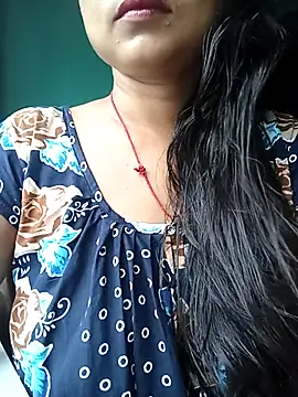 Snapshot of Desi_couple305 chatting on 09/22/25, 02:35 Desi couple305 online show from 09/22/25, 02:35