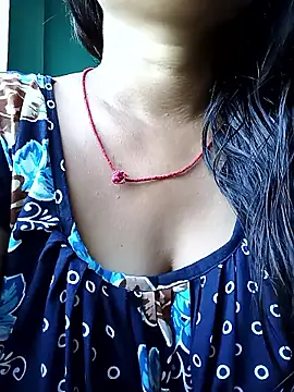 Snapshot of Desi_couple305 chatting on 09/24/25, 02:37 Desi couple305 online show from 09/24/25, 02:37