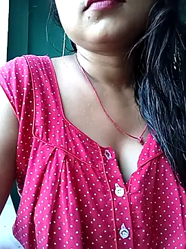 Snapshot of Desi_couple305 chatting on 09/28/25, 01:33 Desi couple305 online show from 09/28/25, 01:33