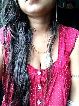 Snapshot of Desi_couple305 chatting on 10/06/25, 02:20 Desi couple305 online show from 10/06/25, 02:20