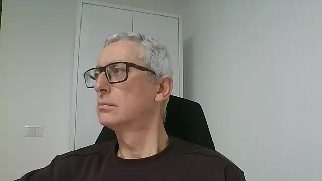 Snapshot of Sensor2000 chatting on 01/10/26, 11:45 Sensor2000 online show from 01/10/26, 11:45